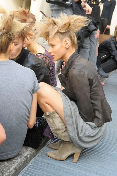 Look 16